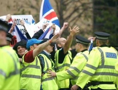 SDL in Dundee fascist salute