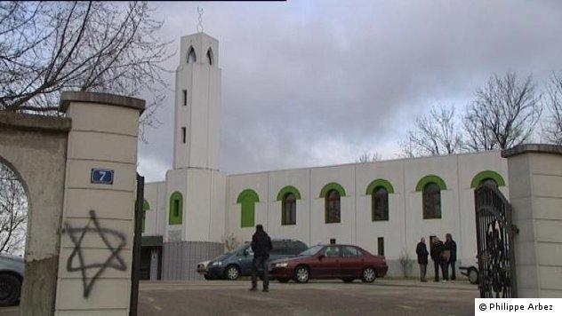 Besançon mosque graffiti