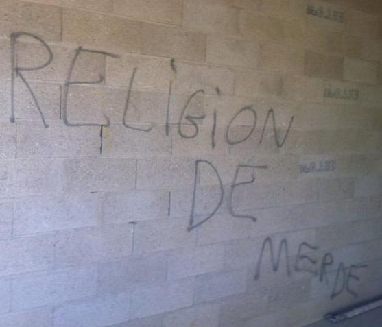 Coulommiers mosque graffiti