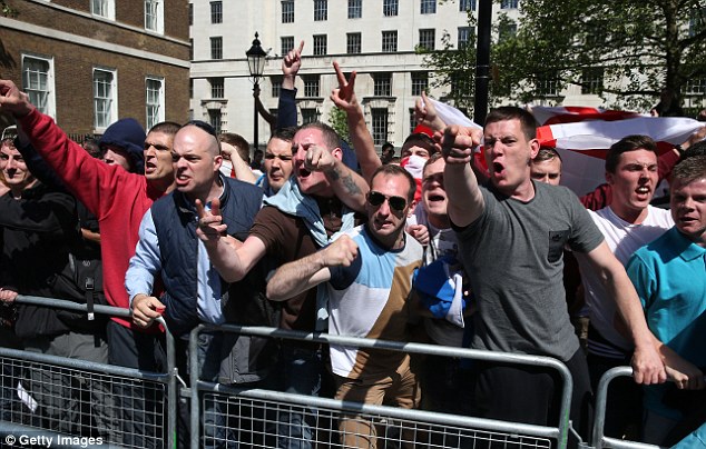 EDL Downing Street protest (2)