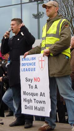 Stephen Lennon with anti-mosque placard2