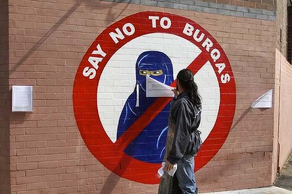 Say no to burqas mural2