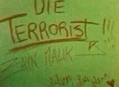 Die terrorist Zayn Malik sign