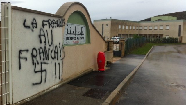 Al Fath mosque graffiti