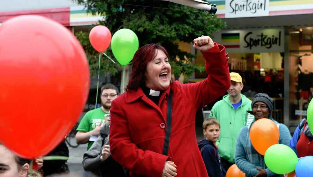 Bendigo rainbow balloon demonstation (2)