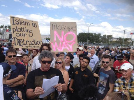 Maroochydore anti-mosque protest (2)