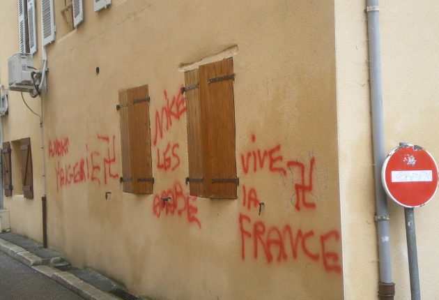 Pont-de-Beauvoisin mosque graffiti