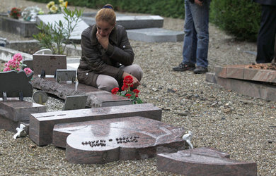 Strasbourg graves vadalised2