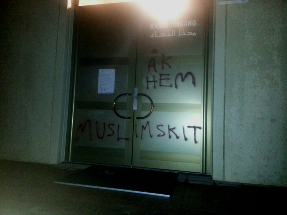 Uppsala mosque graffiti (2)
